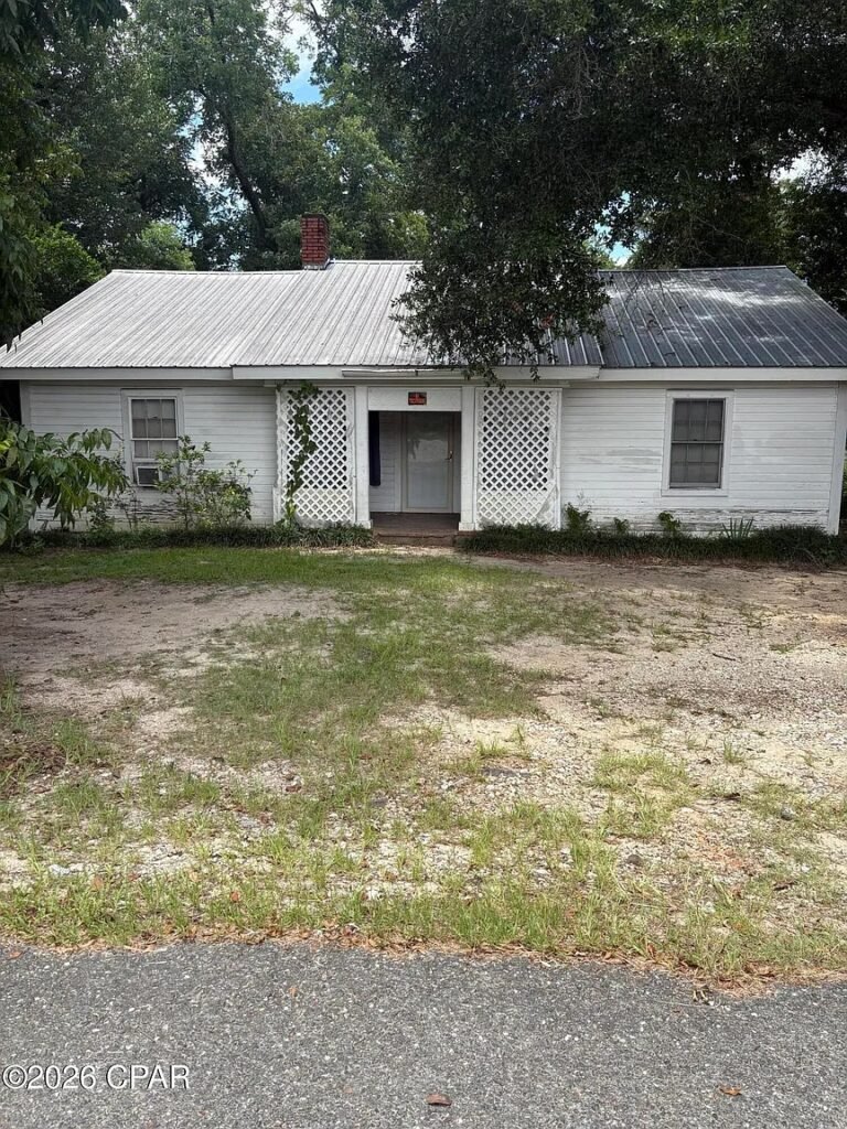 5295 Cliff St, Graceville, FL 32440