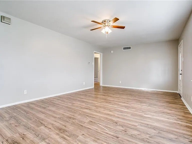 1255 East Pentagon Parkway, Dallas, TX 75216