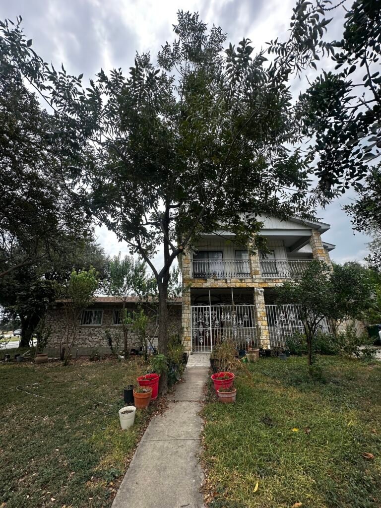102 Granada Dr, San Antonio, TX 78216