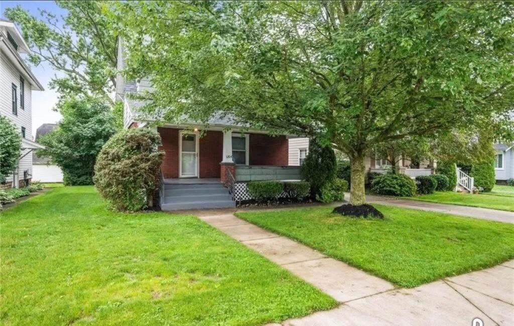 1204 Griswold St, Sharon, PA 16146