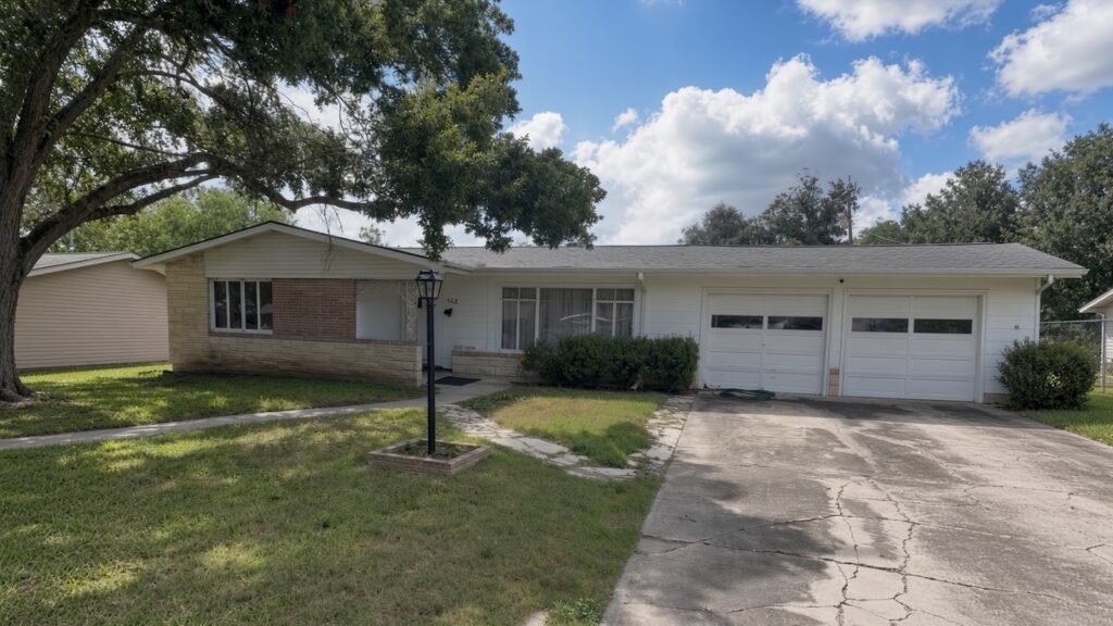 422 Oakleaf Dr photo 1