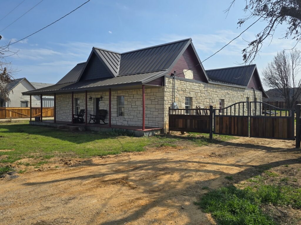 602 E Cedar St, Gordon, TX 76453