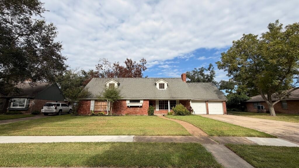 117 Bayou View Dr, El Lago, TX 77586